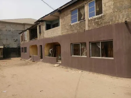 ..spare room 5 mins from wethal owerri