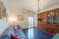 Comfortable central - large terrace-solarium - beach 4 minutes walk - bright Hotel a Arma di Taggia