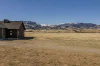 Chicory Guest Cabin - Paradise Valley, MT