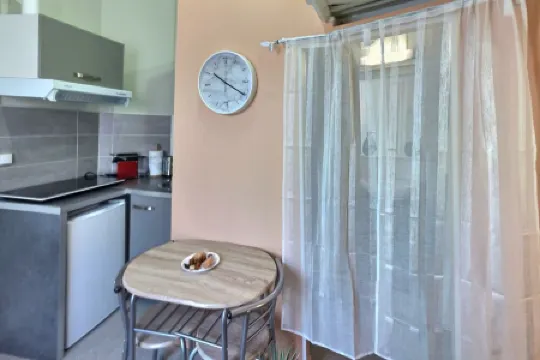 Petit Studio 1 Face Gare, Wifi Gratuit, Proches Toutes Commodités