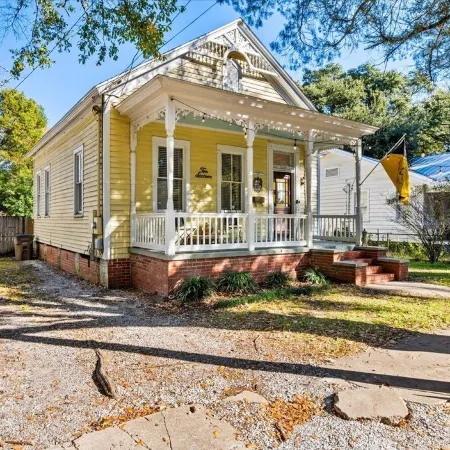Historic Stylish Cottage 5 Min Walk to Downtown Mobile