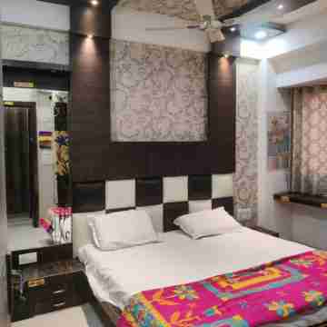Cozy 1-bedroom with WiFi and AC in charming Vrindavan Rooms