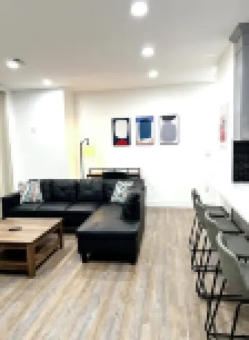 Stylish 2BR/2BA Apt near NYC Free Parking Full Kitchen & W/D