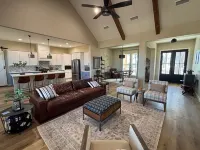 Charming 3-bedroom farmhouse in serene Pilot Point with AC