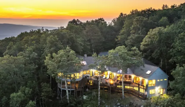 Dragon's Back, 9BR 10BA in Wintergreen