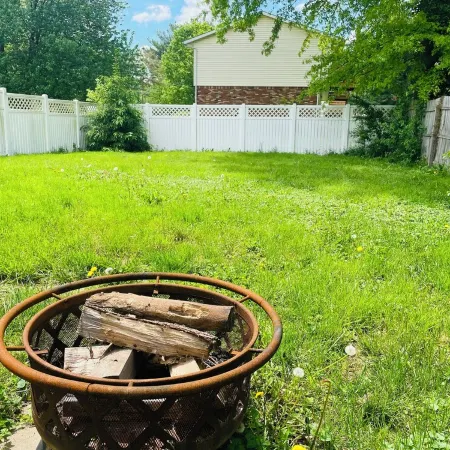 Spacious 3BR Home w/ 8 Beds, Big Yard & Parking – Near Canton & Hall of Fame