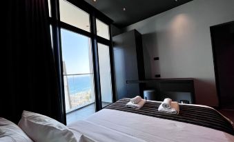 128 LIM - 2005 Stay Only Tower Suite