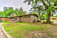 Restful Winnsboro Family Home Walk to Main Street - parking