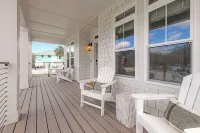 17 Palms Beach House with heated private pool and Tiki hut bar