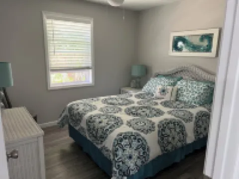 Charming 2-bedroom cottage on one level in delightful Carolina Beach