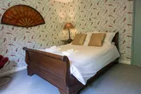 1950's styled Bungalow close to Cornwall Coast in quiet surroundings.