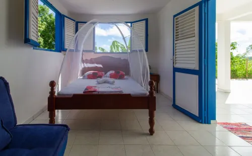 Bas de villa between sea and countryside