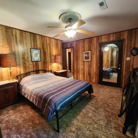 Rustic Red Cabin on Kerr Lake