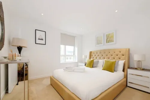 Deluxe One-Bedroom Kew Gardens