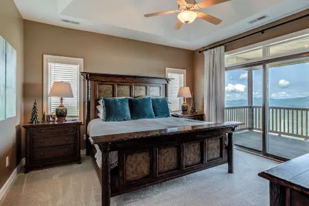 Updated condo at 5100' with breathtaking views!