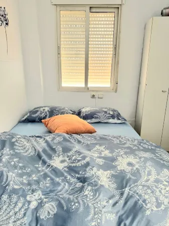 Lovely summer townhouse with roof terrace and great views. Dog friendly. Отели рядом с достопримечательностью «Angel Cave»