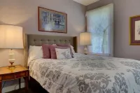 Charming 3Bdr Magnolia Cottage with Seasonal Heated Pool, AC and WiFi in Amenia