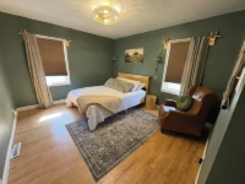 The Clover Cottage - Rolla's St.Pat's Themed house near S&T, Acorn Trail & more!