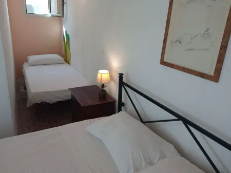 House Located in the historic center of Augusta. Clear water beach at 50 m