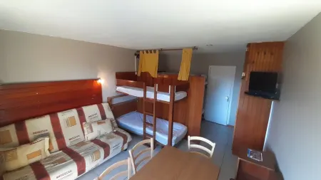 Studio at the foot of the slopes for 6 people Le Bois d'Aurouze Отели в г. Сент-Этьен-ан-Деволюи