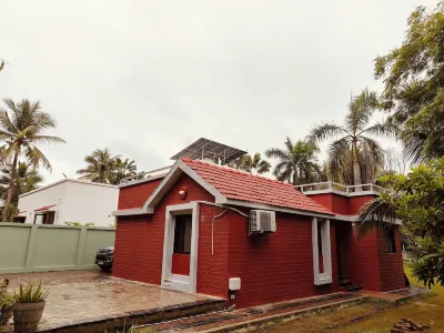 Charming 2-Bedroom Villa with Huge Garden Hotels in 