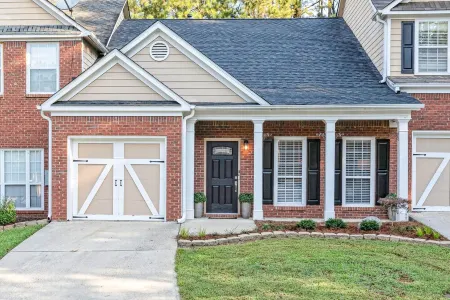 Spacious and Quiet 3-bedroom townhome with WiFi and AC in Acworth