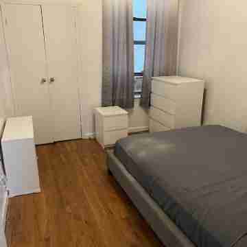 Lovely Room in a 2 bedroom Harlem Apt Rooms