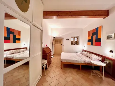 Dream house, 80M2, frescoed vault Отели рядом с достопримечательностью «Эльба»