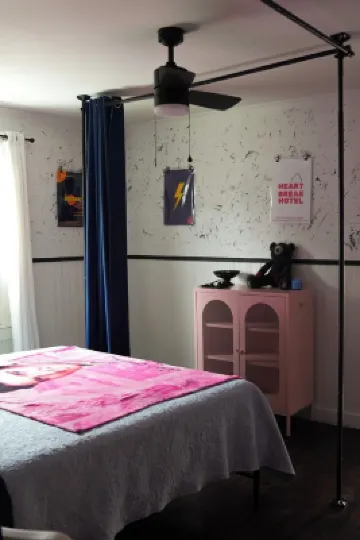 NEW DOWNTOWN TUPELO- HOUND DOG BUNGALOW -ROCK-N-ROLL themed 1BR 1B Shotgun style