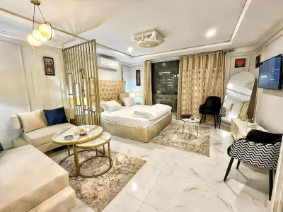 Cozy Apartment with King Bed, Отели в г. Бария Таун