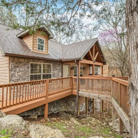 Modern Cabin - Sunroom - Resort Amenities - Near Silver Dollar City