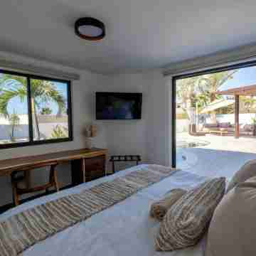 Spacious 5-bedroom new villa in marvelous Cabo Bello with full staff included Rooms