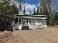 Cozy 1 1/2-bedroom, 4 Bed Tiny House with Gas Heat/AC, WiFi ATV/Snowmobile