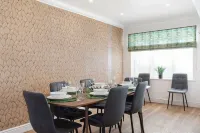 Garden Parking WiFi Near Sky Elstree Studios Hotels in Hertsmere District