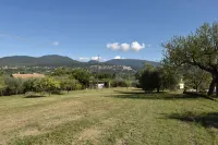 A few minutes from Rome and other centers Farmhouse in the Umbrian village with pets allowed فنادق في Calvi dell'Umbria