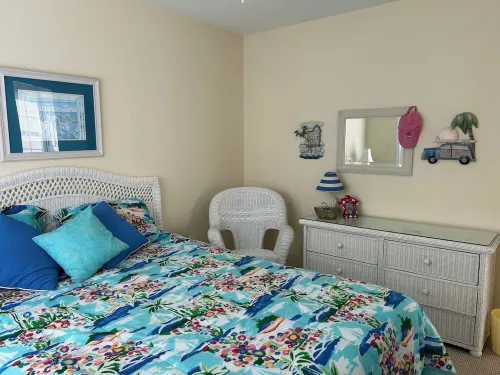 Charming and convenient 4 BR house in the heart of Surf City!
