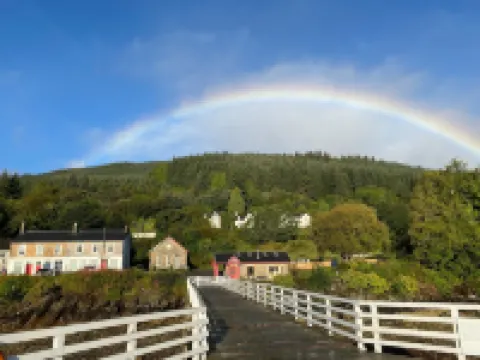 Comfortable  studio apartment Blairmore near Dunoon. Views to Pier & Loch Long. Hotels in Dunoon