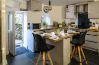 Cosy cottage for two, dog friendly with log burner