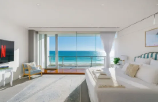 Henley Beachfront Luxury Home With Private Pool, Spa And Sauna!