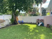 Beautiful Coastal Beach Home - 2 min walk to Beach- 4 bedroom 3 bath 2 masters! 냅튠 비치 호텔