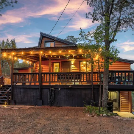 NEW!! Modern, updated 2-bedroom cabin with WiFi, games and views in quaint Pine