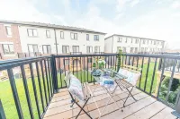 Entire Modern And Spacious Home in Oakville