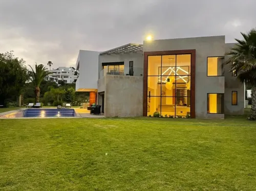 Beautiful, contemporary villa in the mountains of Cabo in a gated community