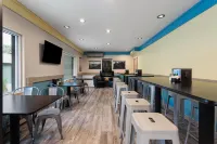 Days Inn and Suites by Wyndham Downtown Missoula-University - breakfast