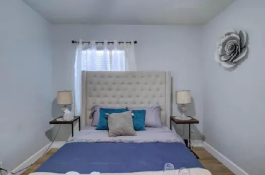 Cheerful 3-bedrooms centrally located in Riverside