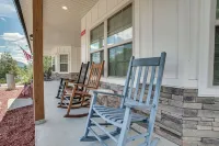 Hot Tub & EV Charger: Helen Getaway w/ Views! - 3-Star