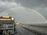 Ocean Front Penthouse Suite Magnificent Oceans views & King Bed