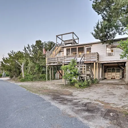 Pawleys Island House, - Steps to Beach and Creek!