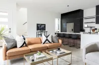 Nash Chic Near DT Rooftop Luxe Comfort - Bungalows