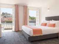 Miragaia Riverside Suites. Hotels near Fernandine Wall